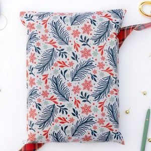 4/$20 -20 Snowflake Poly mailer 10”x13”